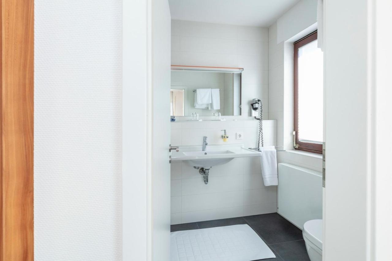 Hotel Krone Strassdorf Schwabisch Gmund Bagian luar foto