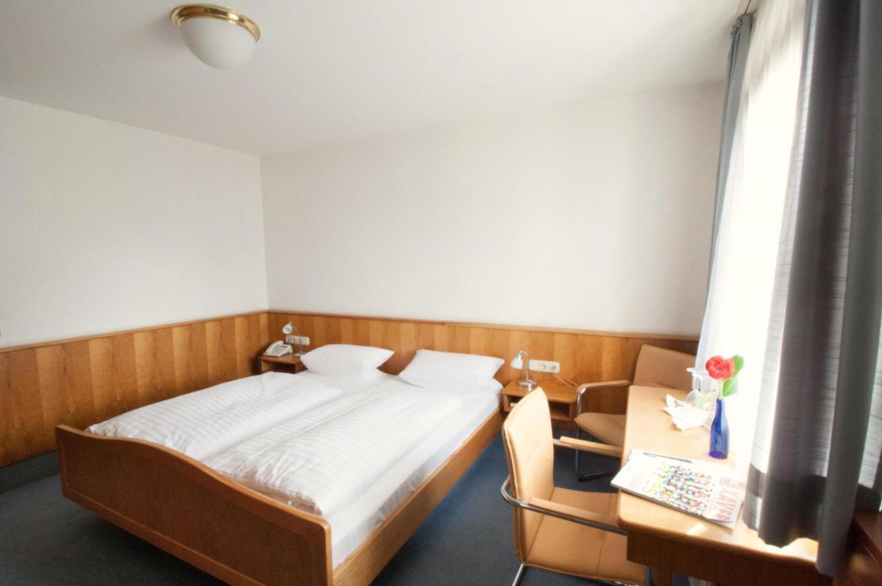 Hotel Krone Strassdorf Schwabisch Gmund Bagian luar foto