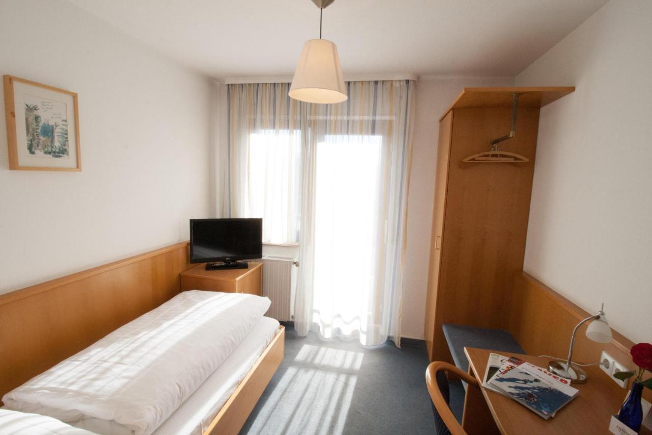 Hotel Krone Strassdorf Schwabisch Gmund Bagian luar foto