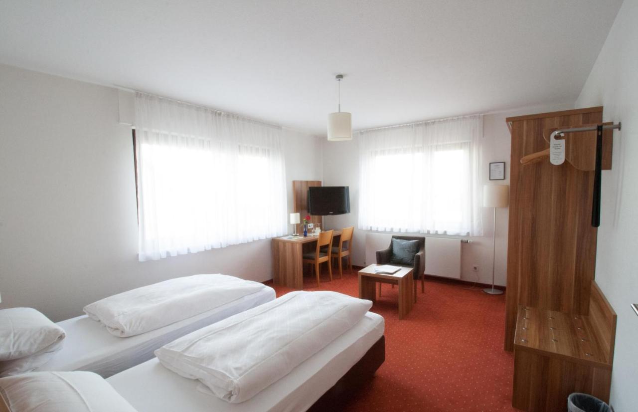 Hotel Krone Strassdorf Schwabisch Gmund Bagian luar foto